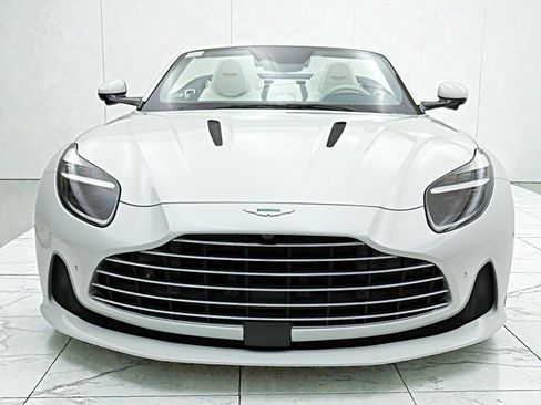 Used 2026 Aston Martin DB12 Convertible RWD image 23