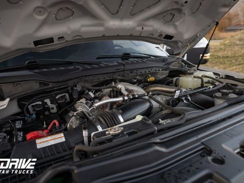 Used 2022 Ford F350 Platinum w/ FX4 Off-Road Package image 32