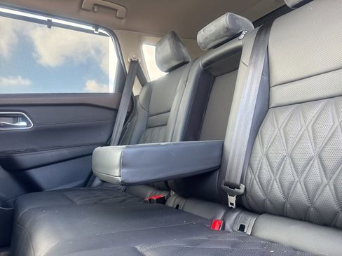 Certified 2023 Nissan Rogue Platinum w/ Platinum Premium Package FWD image 37