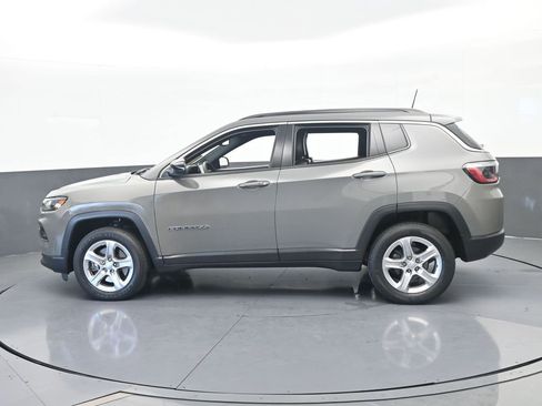 Used 2023 Jeep Compass Latitude AWD/4WD image 3