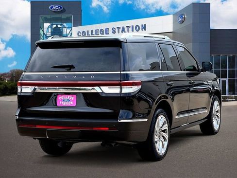 Used 2024 Lincoln Navigator Reserve AWD/4WD image 4