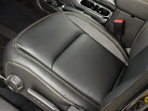 Used 2025 Jeep Wrangler Unlimited Sahara image 24