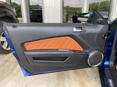 Used 2010 Ford Mustang Convertible RWD image 19
