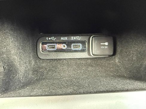 Used 2018 Jeep Grand Cherokee Limited image 21