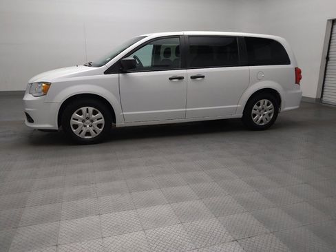Used 2019 Dodge Grand Caravan SE FWD image 2