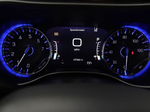 Used 2021 Chrysler Pacifica Limited AWD/4WD image 22