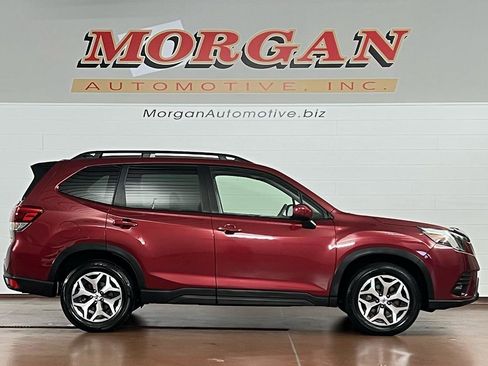 Used 2024 Subaru Forester Premium image 2