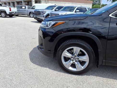 Used 2017 Toyota Highlander Limited AWD/4WD image 22