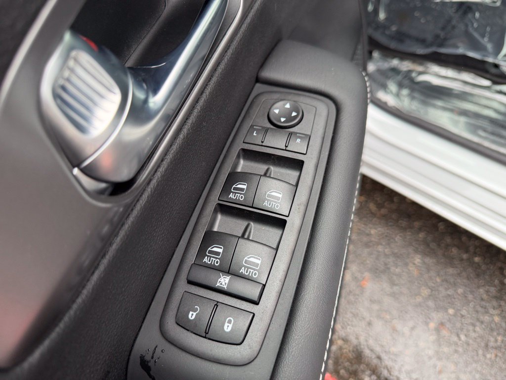 New 2026 Chrysler Pacifica Select FWD image 13