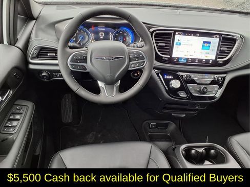 New 2026 Chrysler Pacifica Select image 7