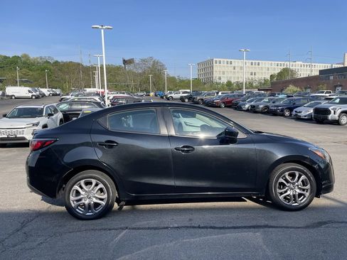 Used 2019 Toyota Yaris LE FWD image 6