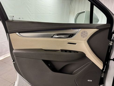 Used 2018 Cadillac XT5 Premium Luxury w/ LPO, Wheel Lock Package image 15