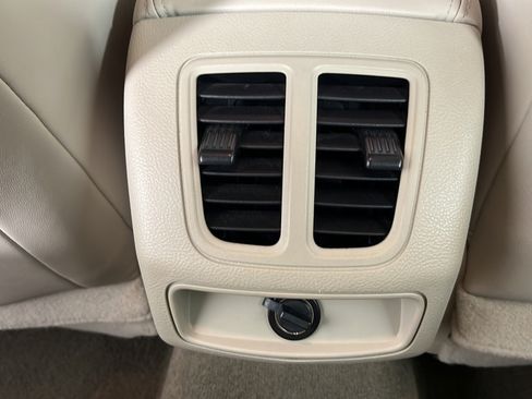 Used 2012 Ford Taurus SEL FWD image 24