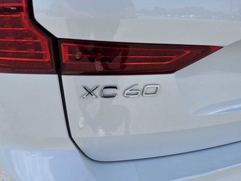 Used 2023 Volvo XC60 B5 Plus w/ Climate Package AWD/4WD image 11