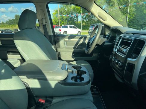 Used 2018 RAM 1500 Classic SLT AWD/4WD image 9