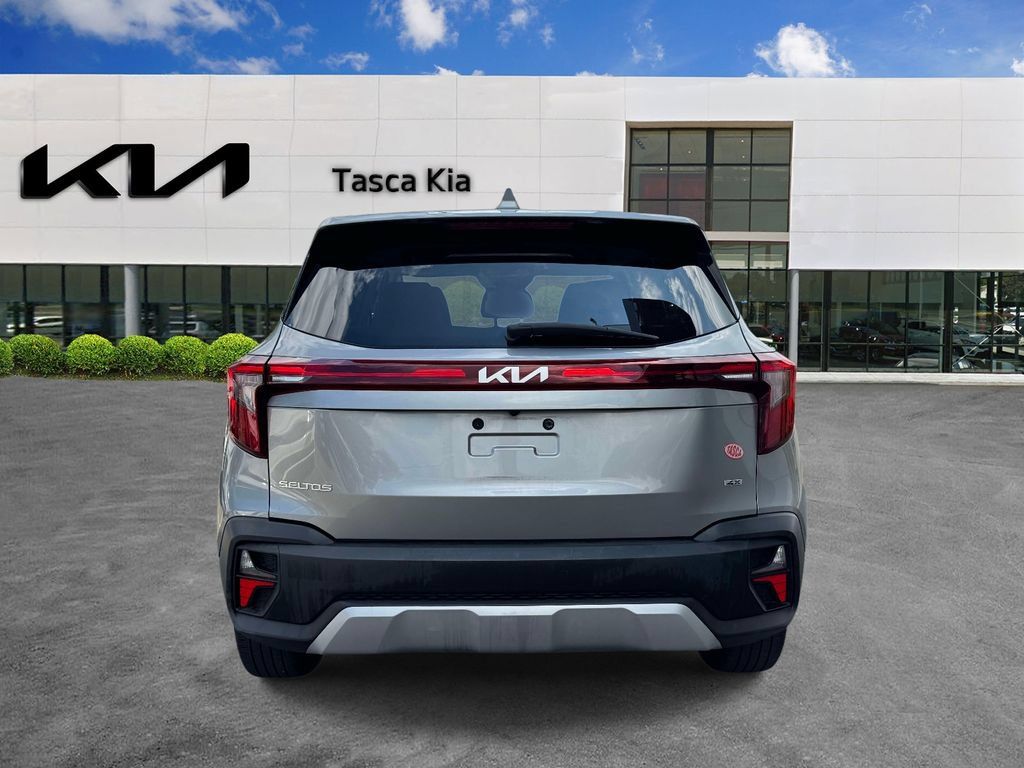 Used 2024 Kia Seltos LX AWD/4WD image 5