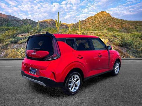 Used 2024 Kia Soul LX w/ Option Group 015 FWD image 4