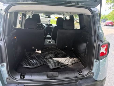 Used 2018 Jeep Renegade Latitude w/ Cold Weather Group AWD/4WD image 7