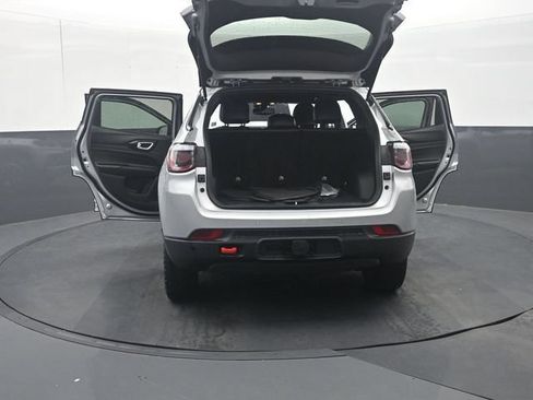 Used 2025 Jeep Compass Trailhawk w/ Trailer Tow Group AWD/4WD image 40