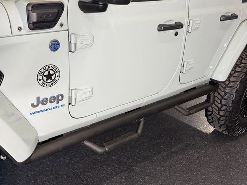 Used 2024 Jeep Wrangler Unlimited image 7