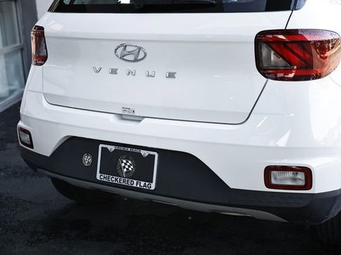 Used 2025 Hyundai Venue SEL FWD image 9