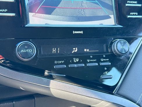 Used 2020 Toyota Camry SE image 19