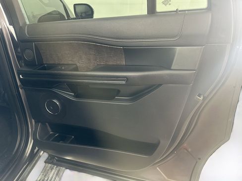 Used 2021 Ford Expedition Max Limited image 32