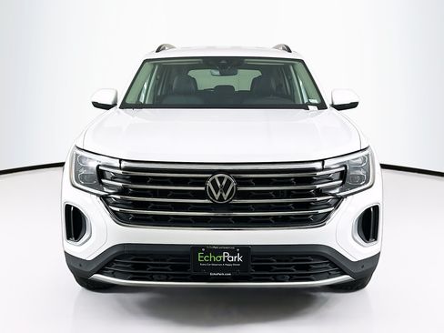 Used 2025 Volkswagen Atlas SE AWD/4WD image 2