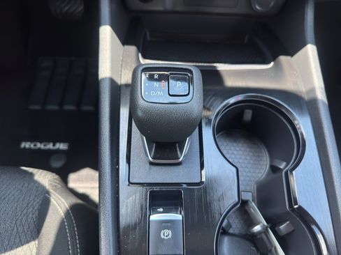 Used 2024 Nissan Rogue SV FWD image 14