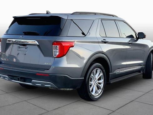 Used 2021 Ford Explorer XLT w/ Equipment Group 202A AWD/4WD image 13