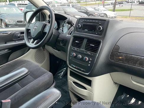 Used 2015 Dodge Grand Caravan American Value Package FWD image 19