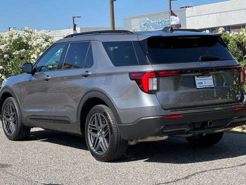 Used 2025 Ford Explorer ST-Line w/ ST-Line Street Pack AWD/4WD image 6
