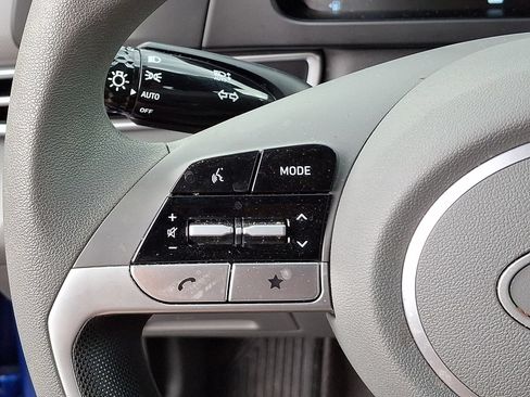 Used 2025 Hyundai Elantra SE FWD image 23