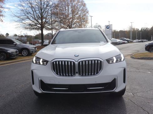 New 2026 BMW X5 xDrive40i w/ Climate Comfort Package image 3