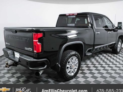 Used 2024 Chevrolet Silverado 2500 High Country w/ Technology Package AWD/4WD image 3