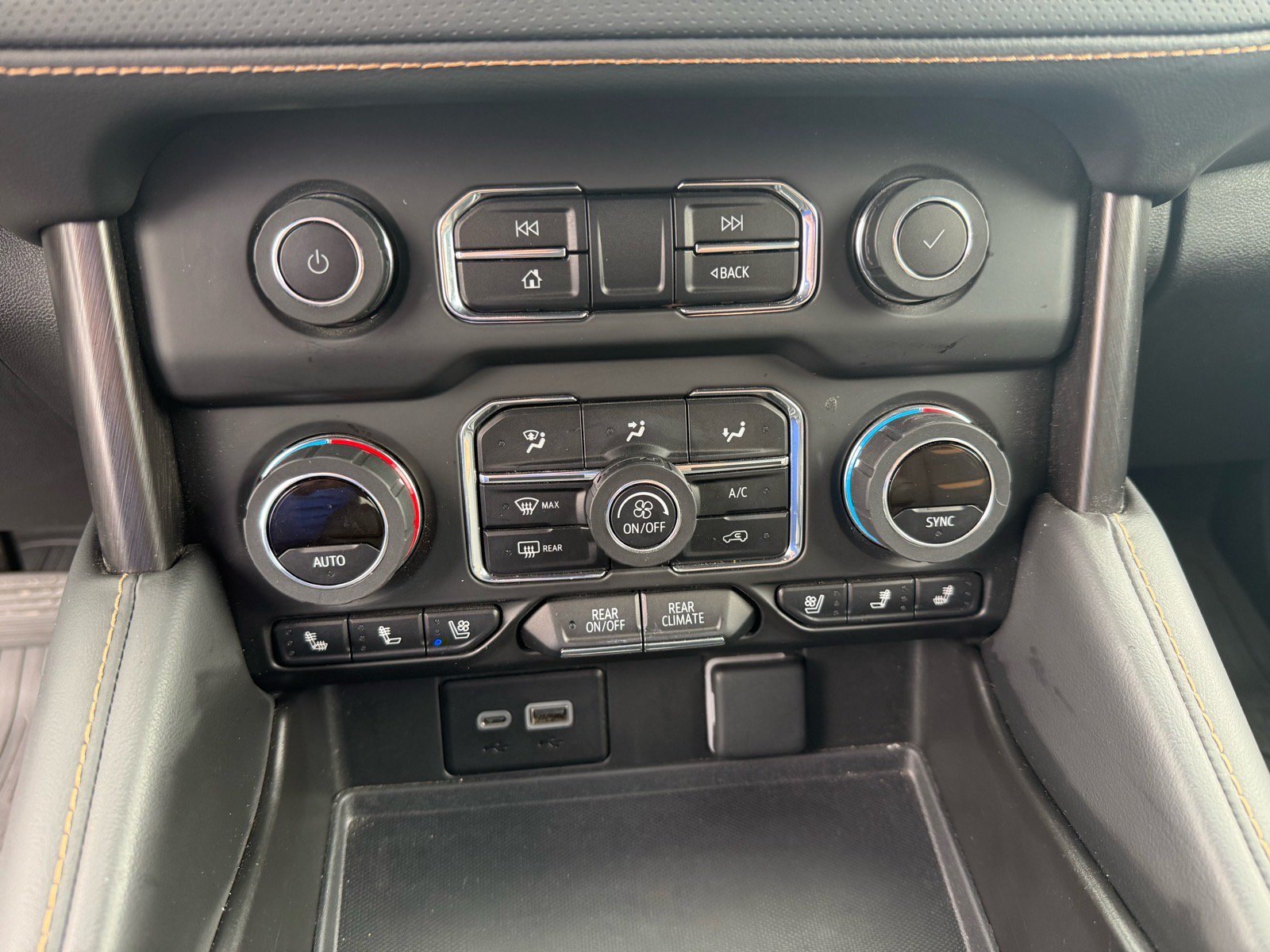 Used 2024 GMC Yukon AT4 AWD/4WD image 25