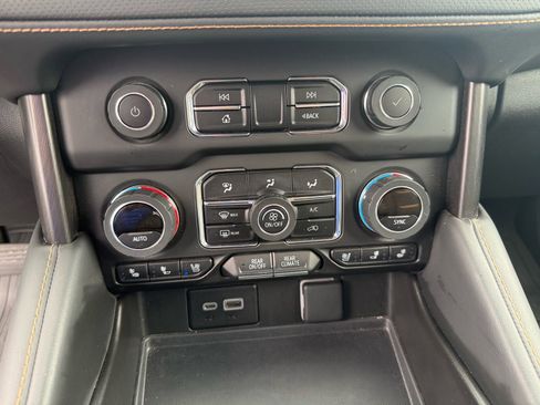 Used 2024 GMC Yukon AT4 AWD/4WD image 25