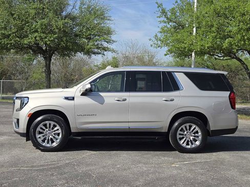 Used 2021 GMC Yukon SLT w/ Rear Media and Nav Package image 5