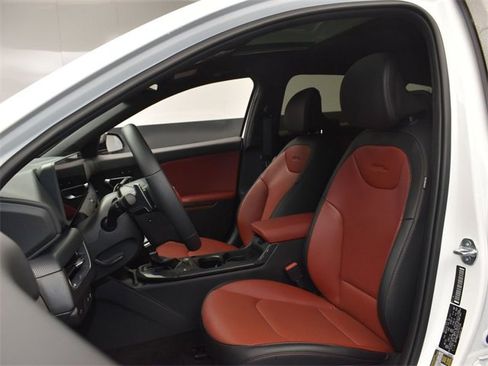 Certified 2025 Kia K4 GT-Line Turbo image 9