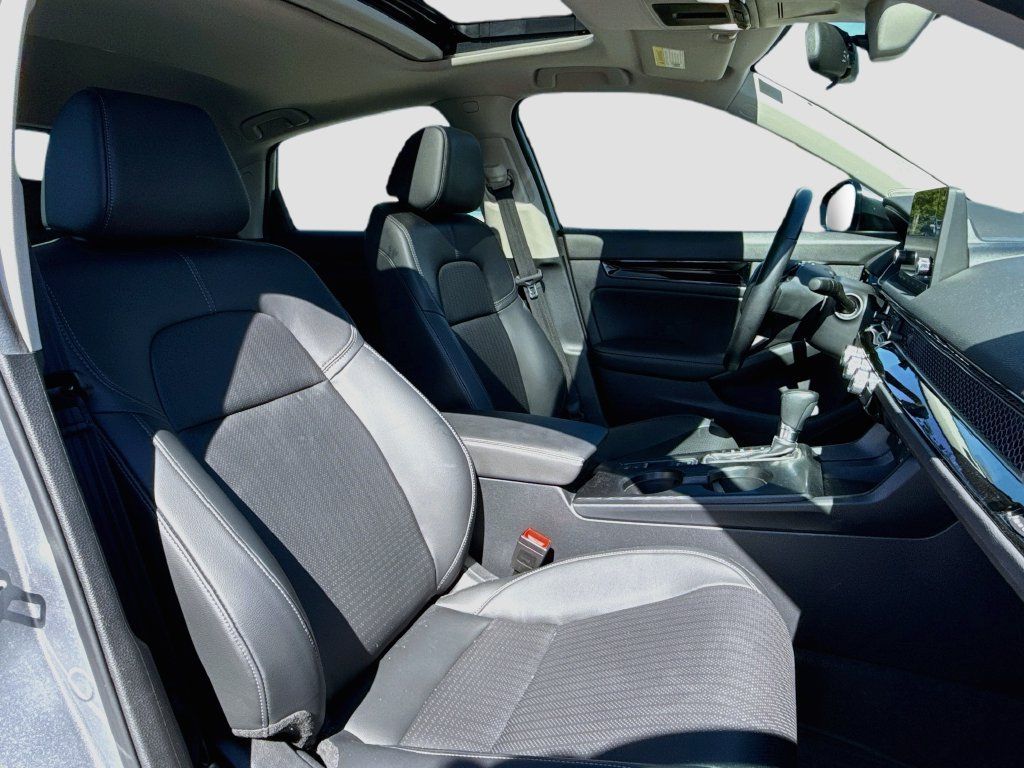 Used 2024 Honda Civic EX-L image 31