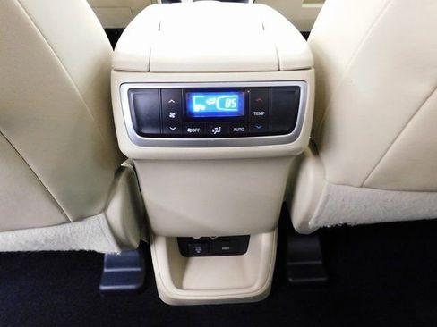 Used 2015 Toyota Highlander Limited image 28