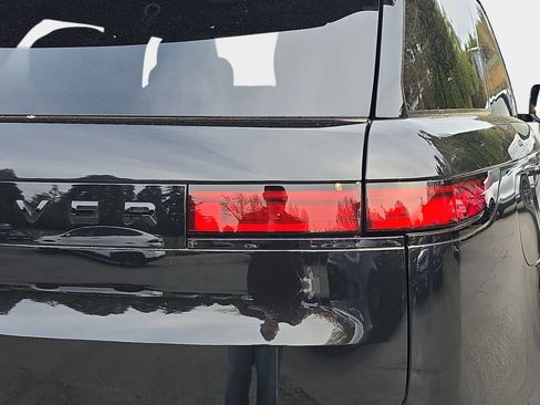 New 2025 Land Rover Range Rover Sport Dynamic SE AWD/4WD image 36