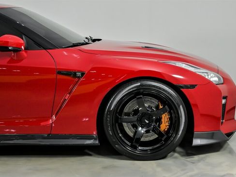 Used 2018 Nissan GT-R Premium AWD/4WD image 15