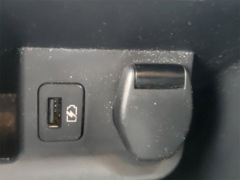 Used 2018 Nissan Rogue SV image 24