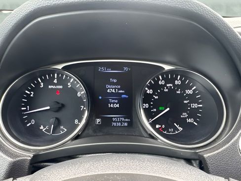Used 2015 Nissan Rogue SL FWD image 23