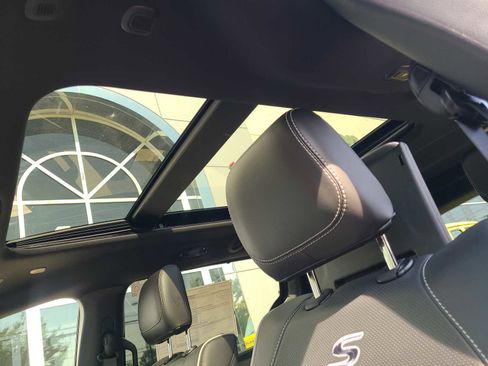 New 2023 Chrysler Pacifica Limited w/ Uconnect Theater Family Group image 34