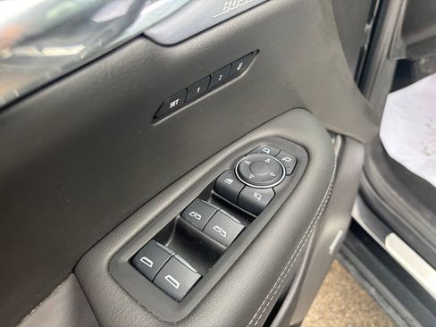 Used 2025 Cadillac XT6 Premium Luxury image 15