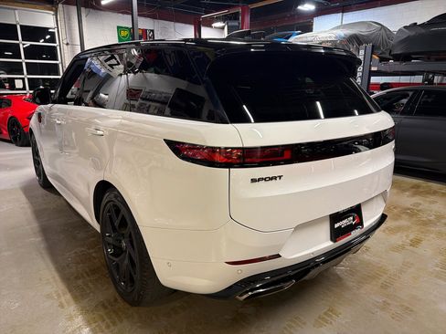 Used 2023 Land Rover Range Rover Sport SE Dynamic image 9