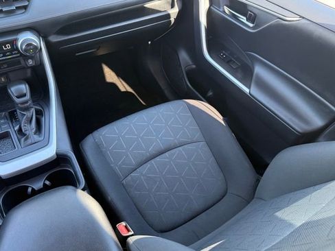 Used 2021 Toyota RAV4 XLE w/ Convenience Package FWD image 20