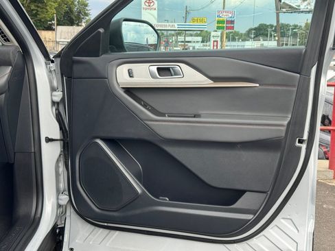 Used 2025 Ford Explorer Active w/ Active Comfort Package AWD/4WD image 40